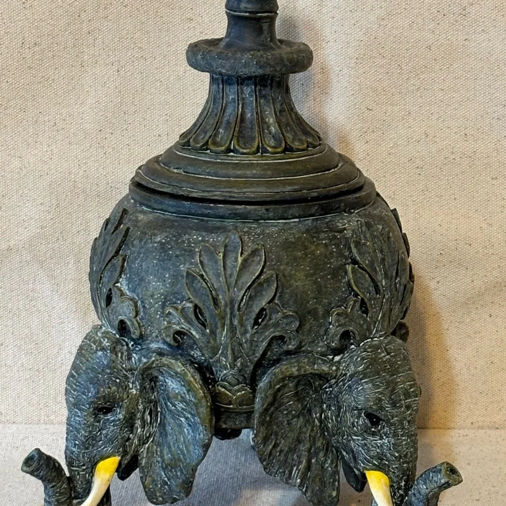 Elephant Design Wall Hook in Black and Gold